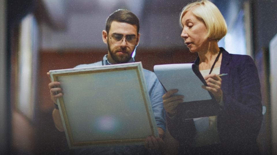 Expert valuation of artwork for selling or pawning
