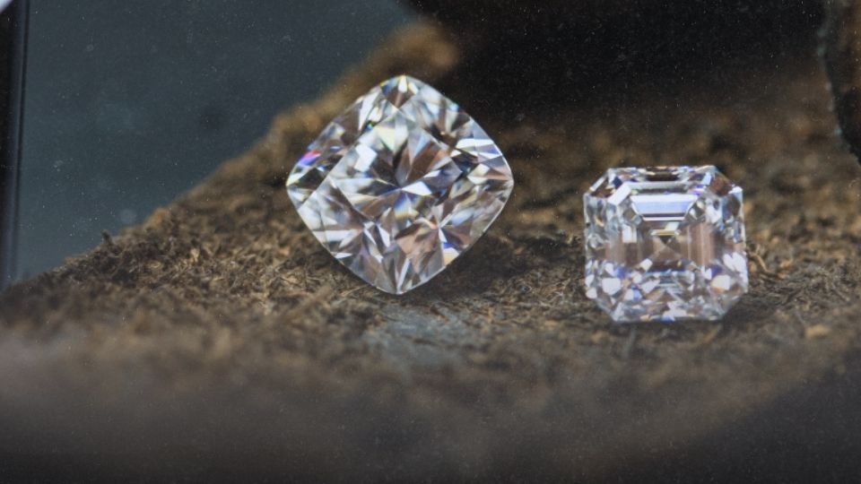 Sell or pawn diamonds and gemstones